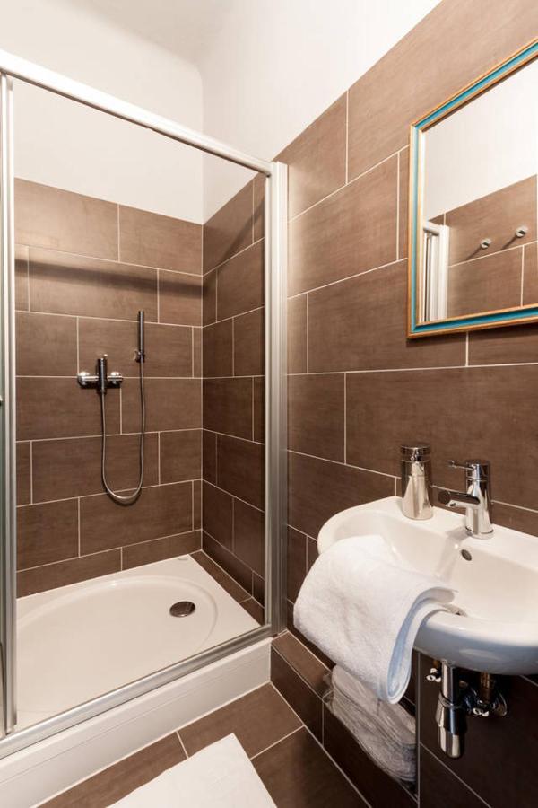 Europe Heart Apartment For 9 บูดาเปสต์ ภายนอก รูปภาพ